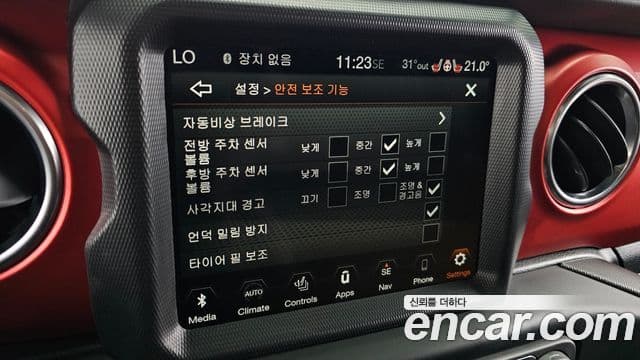 Jeep Gladiator 2021 — ფოტო 16/34