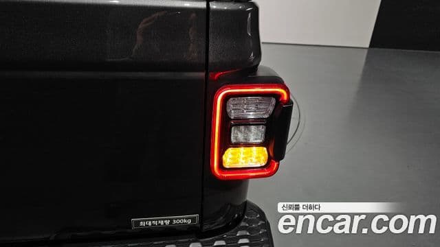 Jeep Gladiator 2021 — ფოტო 32/34