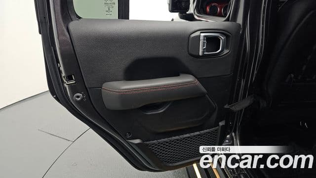 Jeep Gladiator 2021 — ფოტო 21/34