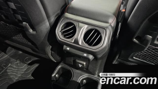Jeep Gladiator 2021 — ფოტო 11/34