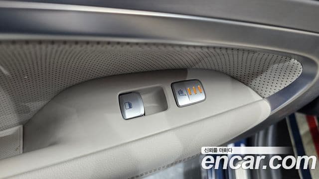 Genesis G70 2019 — Photo 9/35