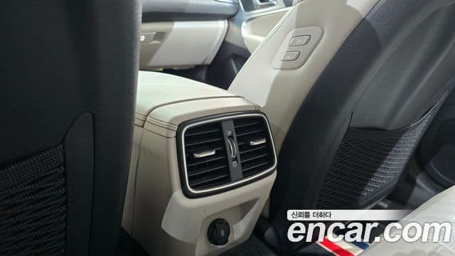 Genesis G70 2019 — Photo 19/35