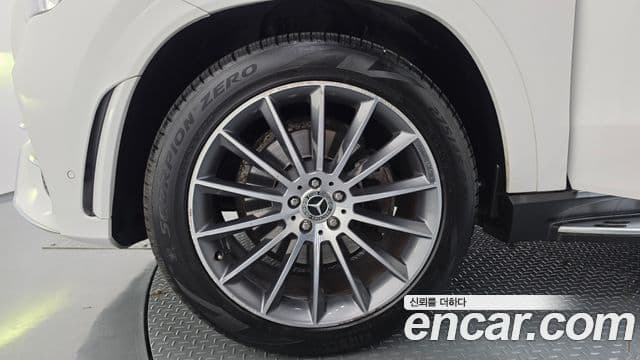 Mercedes-Benz GLE-Class 2023 — Photo 13/20