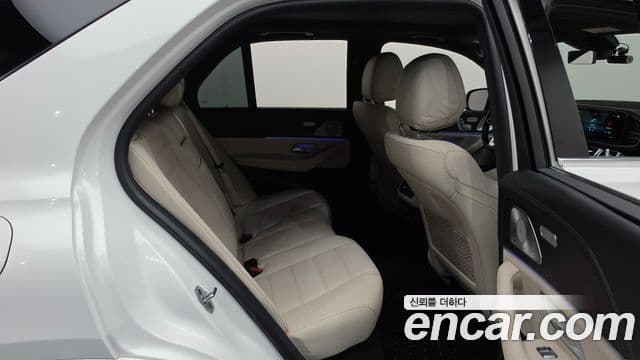 Mercedes-Benz GLE-Class 2023 — Photo 19/20