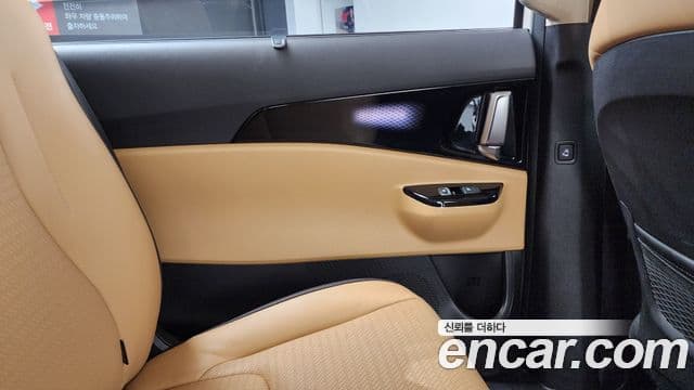 Kia Carnival 2021 — Şəkil 27/36