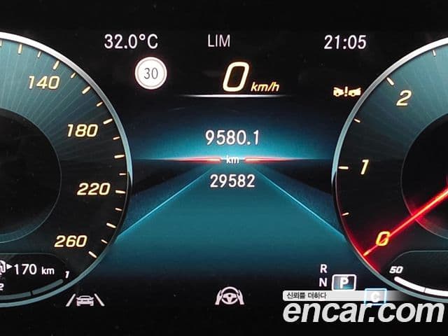 Mercedes-Benz GLE-Class 2023 — Photo 11/20