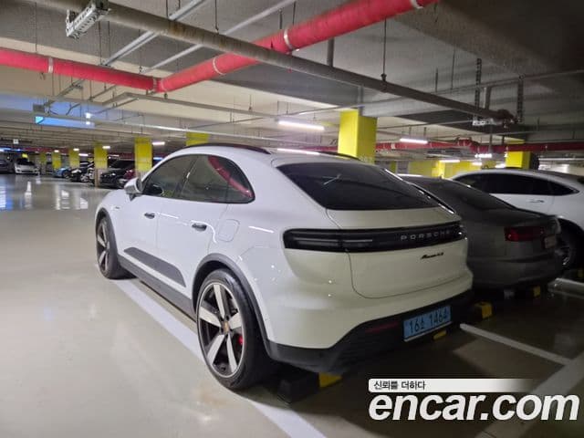 Porsche Macan EV 2025 — Şəkil 17/18
