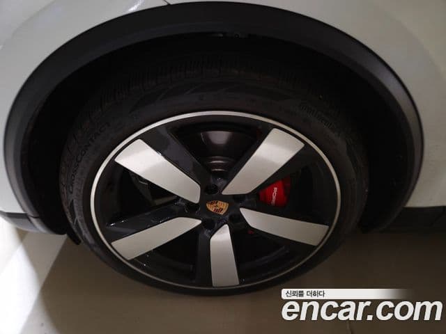 Porsche Macan EV 2025 — Şəkil 7/18