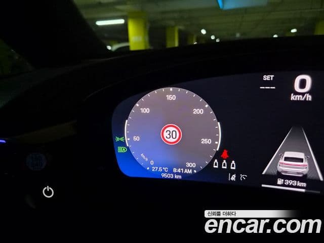 Porsche Macan EV 2025 — Şəkil 9/18