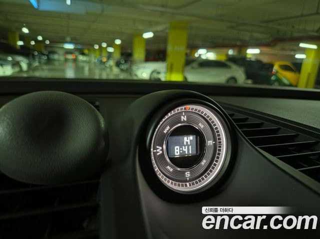 Porsche Macan EV 2025 — Şəkil 2/18