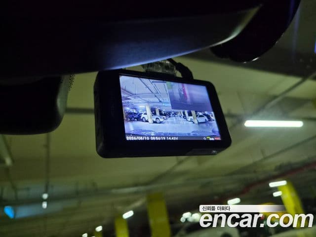Porsche Macan EV 2025 — Şəkil 8/18