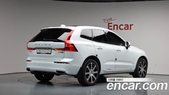 Volvo XC60 2020 — Фото 2/20
