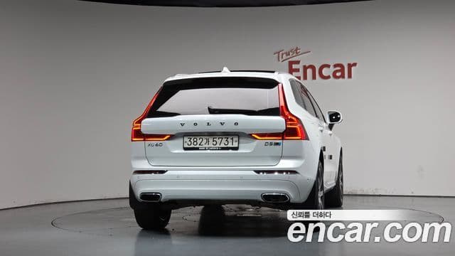 Volvo XC60 2020 — Фото 4/20