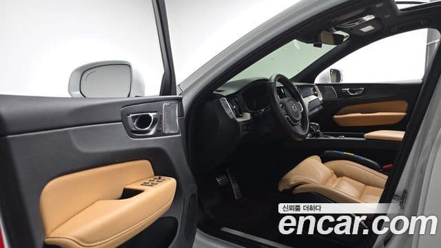 Volvo XC60 2020 — Фото 10/20