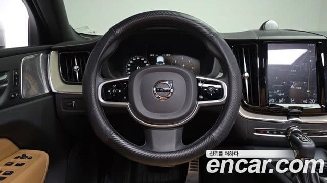 Volvo XC60 2020 — Фото 12/20