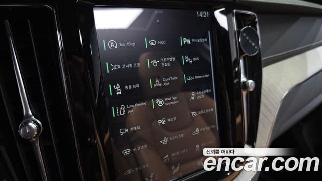 Volvo XC60 2020 — Фото 18/20