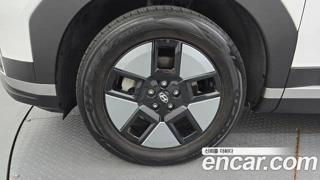 Hyundai Santa Fe 2023 — ფოტო 27/34