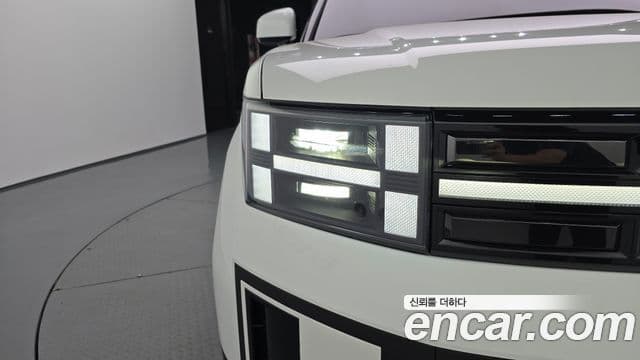 Hyundai Santa Fe 2023 — ფოტო 18/34