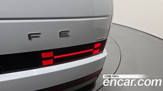 Hyundai Santa Fe 2023 — ფოტო 15/34
