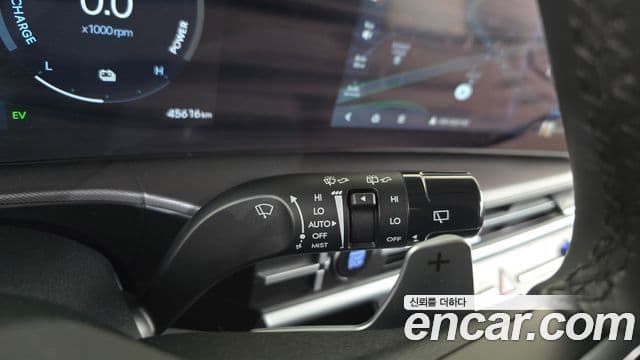 Hyundai Santa Fe 2023 — ფოტო 2/34