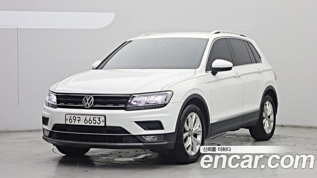 Volkswagen Tiguan 2018 — ფოტო 5/20