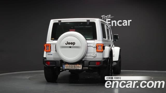 Jeep Wrangler 2021 — ფოტო 29/32