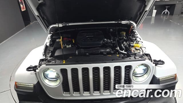 Jeep Wrangler 2021 — ფოტო 14/32
