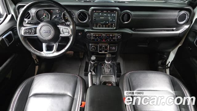 Jeep Wrangler 2021 — ფოტო 21/32