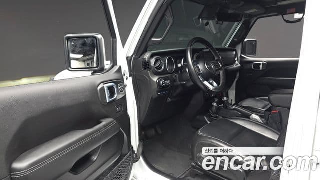 Jeep Wrangler 2021 — ფოტო 11/32