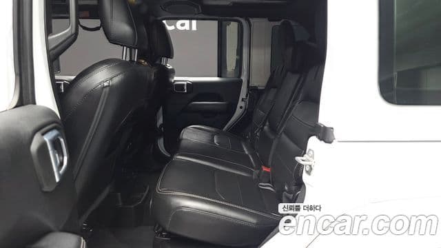Jeep Wrangler 2021 — ფოტო 1/32