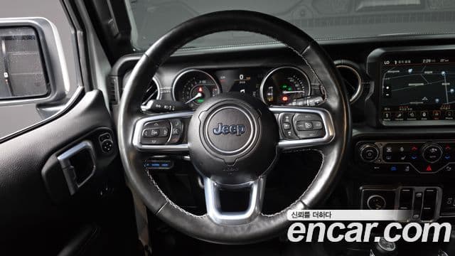 Jeep Wrangler 2021 — ფოტო 19/32