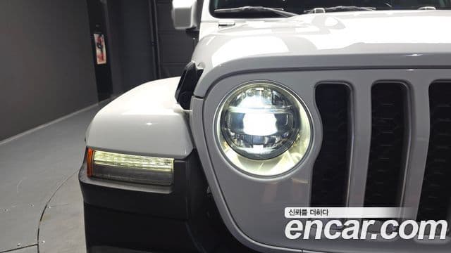 Jeep Wrangler 2021 — ფოტო 31/32