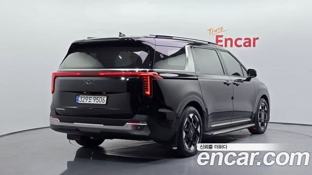 Kia Carnival 2023 — Фото 2/20