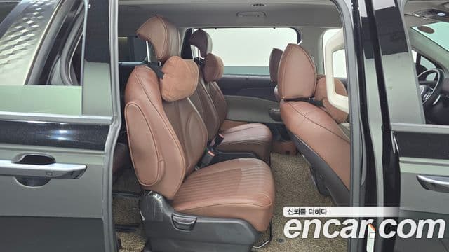 Kia Carnival 2023 — Фото 18/20