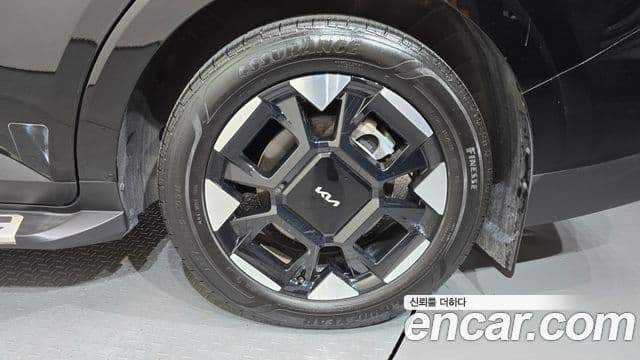 Kia Carnival 2023 — Şəkil 19/32