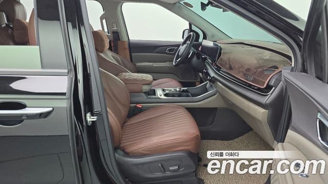 Kia Carnival 2023 — Şəkil 31/32
