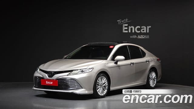 Toyota Camry 2019 — Фото 1/20