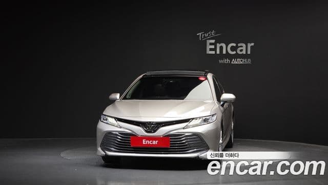 Toyota Camry 2019 — Фото 3/20