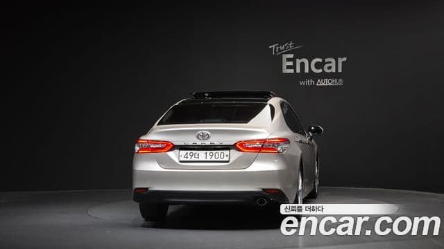 Toyota Camry 2019 — Фото 4/20