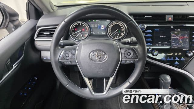 Toyota Camry 2019 — Фото 14/20