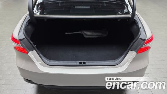 Toyota Camry 2019 — Фото 17/20