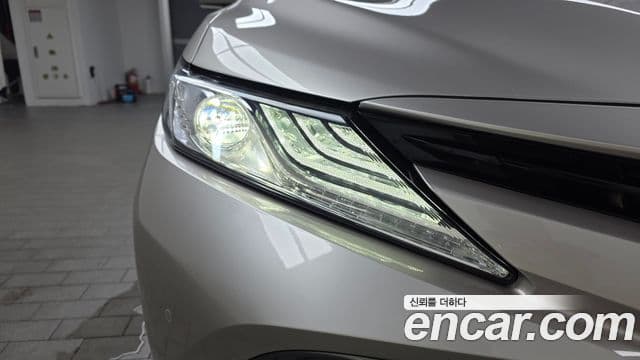 Toyota Camry 2019 — Photo 17/30