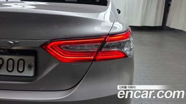 Toyota Camry 2019 — Photo 28/30