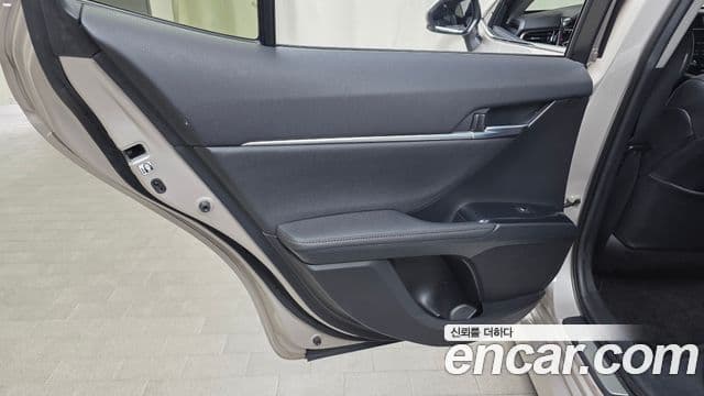 Toyota Camry 2019 — Photo 2/30