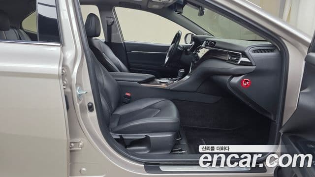 Toyota Camry 2019 — Şəkil 11/30