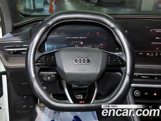 Audi Q5 2025 — Photo 2/14