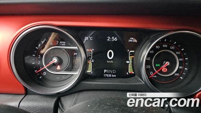 Jeep Wrangler 2021 — Photo 22/30