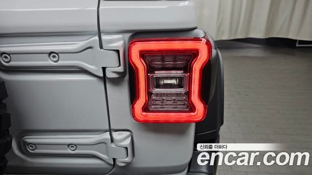 Jeep Wrangler 2021 — Photo 18/30