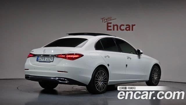 Mercedes-Benz C-Class 2025 — Photo 15/38