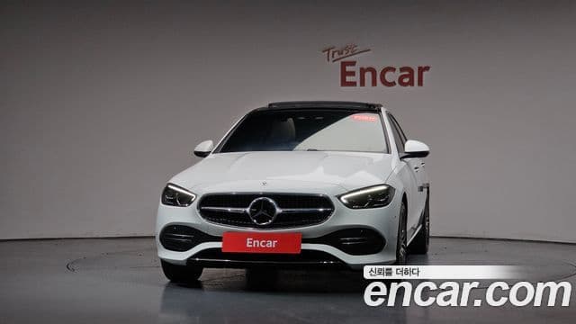 Mercedes-Benz C-Class 2025 — Photo 7/38